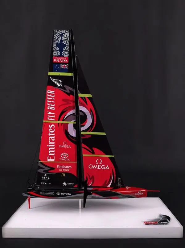 AC75 Te Rehutai Emirates Team New Zealand 2021 - ヨット模型 アメリカズカップ