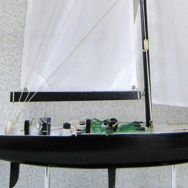NZL-82 ブラックマジック ヨット模型