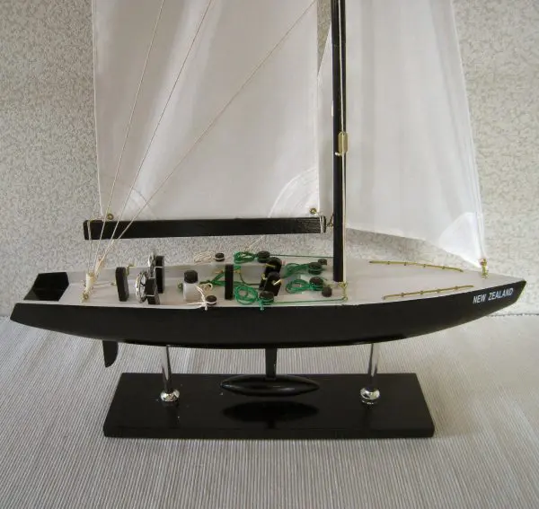 NZL-82 ブラックマジック ヨット模型 - ヨット模型 アメリカズカップ